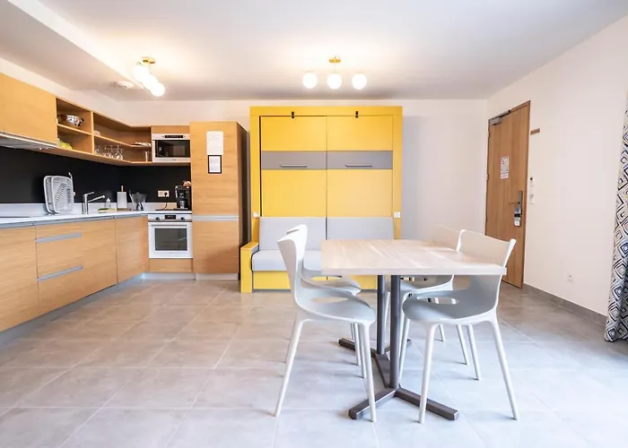 מלון דירות A Torra 4*